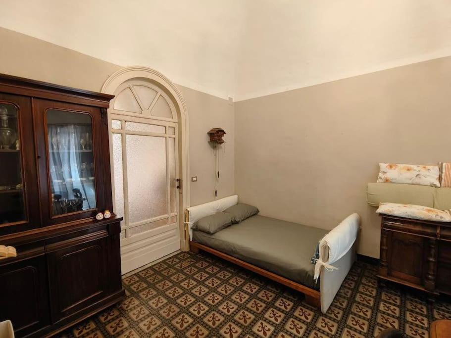 Retroetnea - Appartamento In Centro Storico - Con Camere Comunicanti Катанія Екстер'єр фото