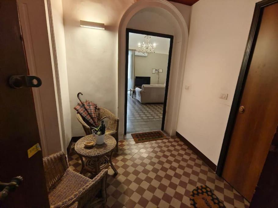 Retroetnea - Appartamento In Centro Storico - Con Camere Comunicanti Катанія Екстер'єр фото