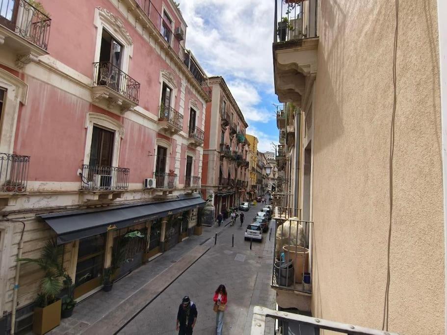 Retroetnea - Appartamento In Centro Storico - Con Camere Comunicanti Катанія Екстер'єр фото